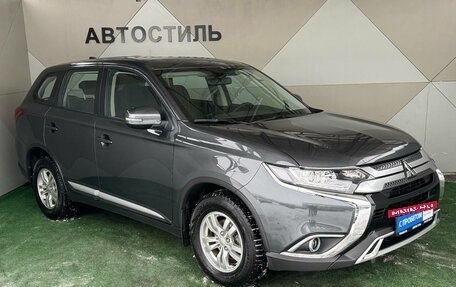 Mitsubishi Outlander III рестайлинг 3, 2020 год, 2 749 000 рублей, 2 фотография