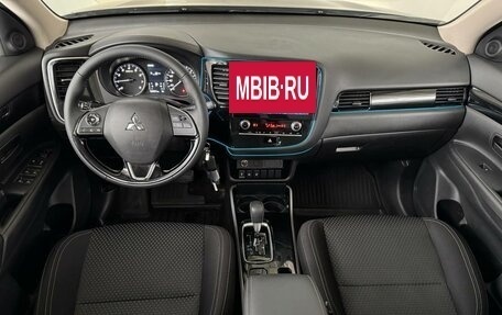 Mitsubishi Outlander III рестайлинг 3, 2020 год, 2 749 000 рублей, 8 фотография