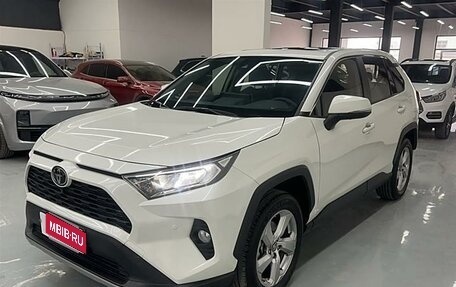 Toyota RAV4, 2021 год, 3 230 000 рублей, 1 фотография