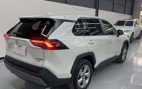 Toyota RAV4, 2021 год, 3 230 000 рублей, 2 фотография