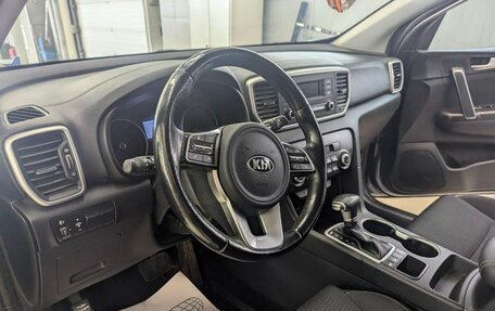 KIA Sportage IV рестайлинг, 2018 год, 2 105 000 рублей, 12 фотография