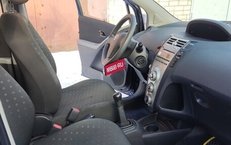 Toyota Yaris III рестайлинг, 2008 год, 450 000 рублей, 5 фотография