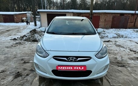 Hyundai Solaris II рестайлинг, 2012 год, 720 000 рублей, 4 фотография