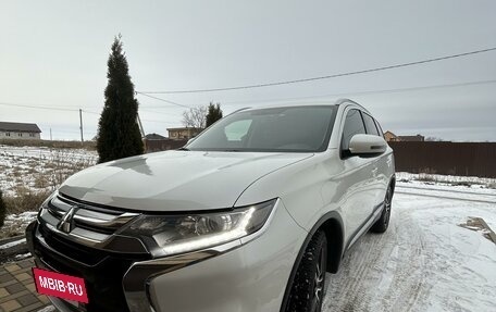 Mitsubishi Outlander III рестайлинг 3, 2015 год, 2 100 000 рублей, 4 фотография