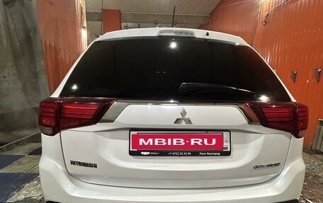 Mitsubishi Outlander III рестайлинг 3, 2015 год, 2 100 000 рублей, 8 фотография