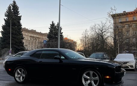 Dodge Challenger III рестайлинг 2, 2018 год, 5 000 000 рублей, 2 фотография