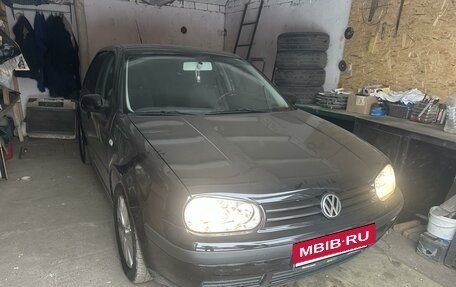 Volkswagen Golf IV, 2001 год, 768 000 рублей, 1 фотография