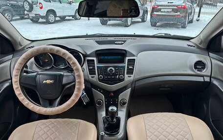 Chevrolet Cruze II, 2010 год, 587 500 рублей, 14 фотография