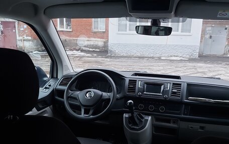 Volkswagen Caravelle T5, 2015 год, 2 600 000 рублей, 3 фотография