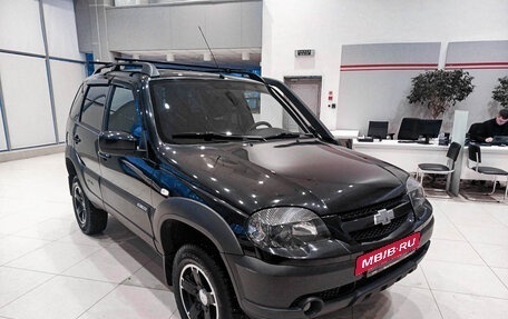 Chevrolet Niva I рестайлинг, 2018 год, 749 000 рублей, 3 фотография