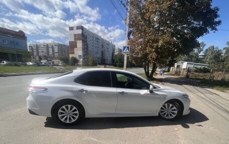 Toyota Camry, 2018 год, 2 550 000 рублей, 3 фотография