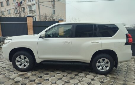 Toyota Land Cruiser Prado 150 рестайлинг 2, 2022 год, 7 200 000 рублей, 3 фотография