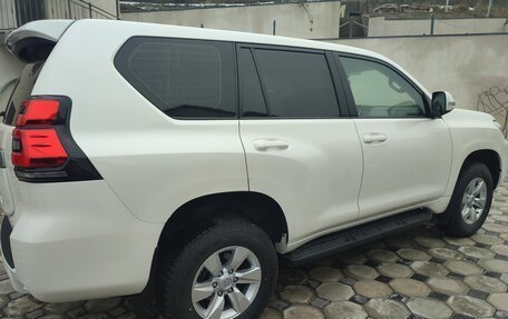 Toyota Land Cruiser Prado 150 рестайлинг 2, 2022 год, 7 200 000 рублей, 5 фотография