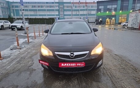 Opel Astra J, 2011 год, 740 000 рублей, 4 фотография