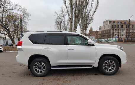 Toyota Land Cruiser Prado 150 рестайлинг 2, 2011 год, 2 650 000 рублей, 13 фотография