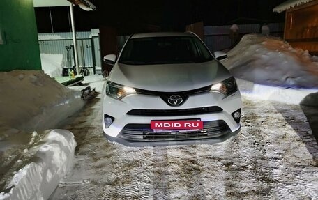 Toyota RAV4, 2018 год, 3 050 000 рублей, 10 фотография