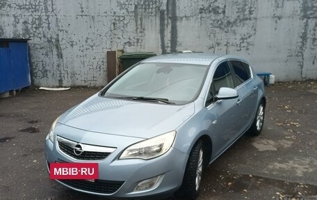 Opel Astra J, 2011 год, 768 000 рублей, 2 фотография