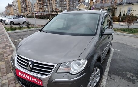 Volkswagen Touran III, 2008 год, 950 000 рублей, 3 фотография