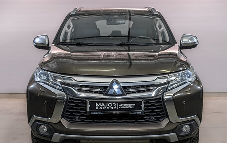 Mitsubishi Pajero Sport III рестайлинг, 2017 год, 2 950 000 рублей, 2 фотография