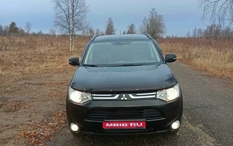 Mitsubishi Outlander III рестайлинг 3, 2013 год, 1 800 000 рублей, 1 фотография