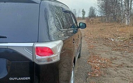 Mitsubishi Outlander III рестайлинг 3, 2013 год, 1 800 000 рублей, 6 фотография