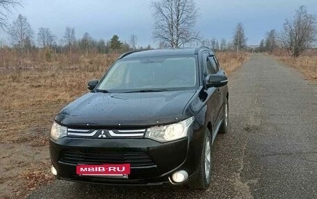 Mitsubishi Outlander III рестайлинг 3, 2013 год, 1 800 000 рублей, 2 фотография