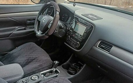 Mitsubishi Outlander III рестайлинг 3, 2013 год, 1 800 000 рублей, 10 фотография