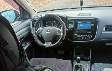 Mitsubishi Outlander III рестайлинг 3, 2013 год, 1 800 000 рублей, 9 фотография