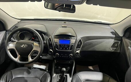 Hyundai Tucson III, 2011 год, 900 000 рублей, 22 фотография