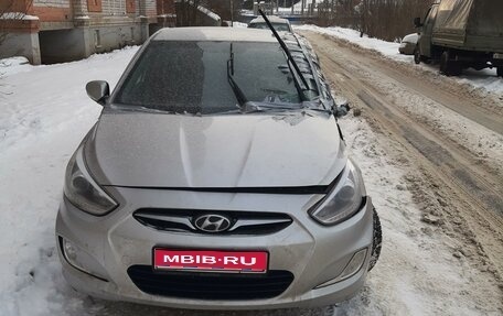 Hyundai Solaris II рестайлинг, 2013 год, 700 000 рублей, 1 фотография