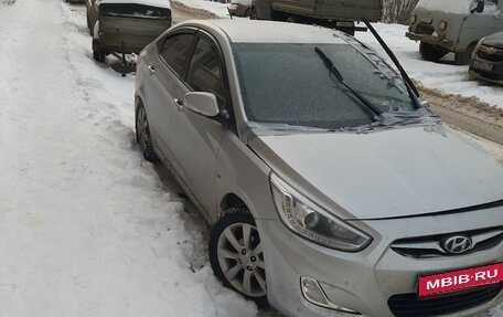 Hyundai Solaris II рестайлинг, 2013 год, 700 000 рублей, 2 фотография