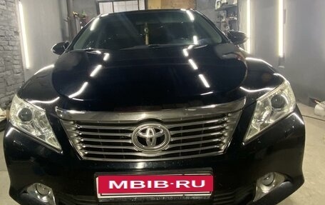 Toyota Camry, 2012 год, 1 800 000 рублей, 2 фотография