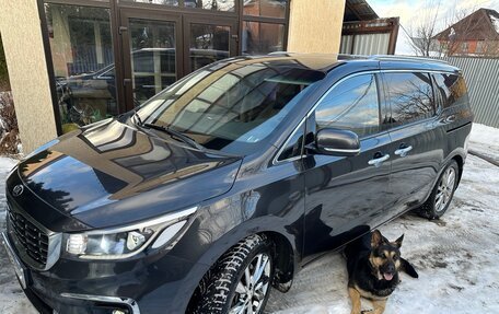 KIA Carnival III, 2019 год, 2 800 000 рублей, 2 фотография