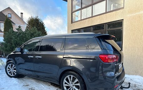 KIA Carnival III, 2019 год, 2 800 000 рублей, 3 фотография