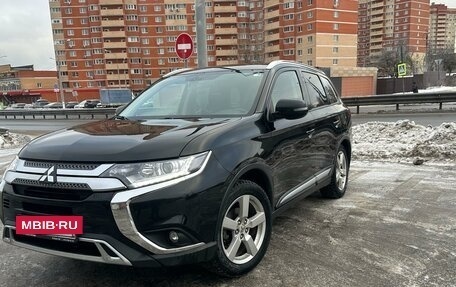 Mitsubishi Outlander III рестайлинг 3, 2019 год, 2 300 000 рублей, 7 фотография