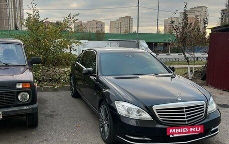 Mercedes-Benz S-Класс, 2011 год, 1 950 000 рублей, 3 фотография