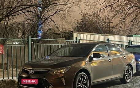 Toyota Camry, 2017 год, 2 750 000 рублей, 3 фотография