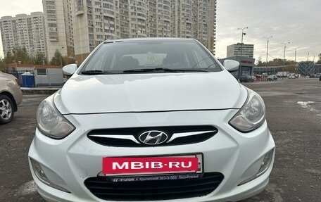 Hyundai Solaris II рестайлинг, 2011 год, 720 000 рублей, 5 фотография