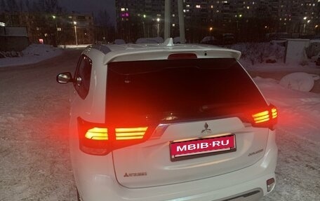 Mitsubishi Outlander III рестайлинг 3, 2022 год, 3 100 000 рублей, 2 фотография