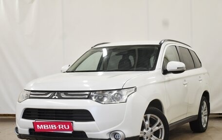 Mitsubishi Outlander III рестайлинг 3, 2013 год, 1 495 000 рублей, 1 фотография