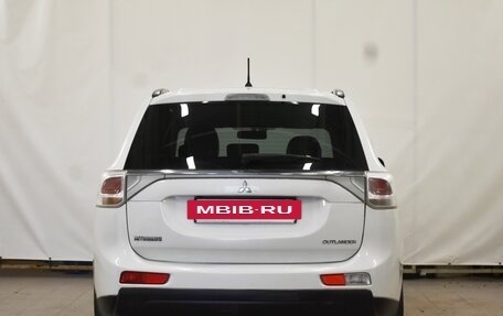 Mitsubishi Outlander III рестайлинг 3, 2013 год, 1 495 000 рублей, 4 фотография