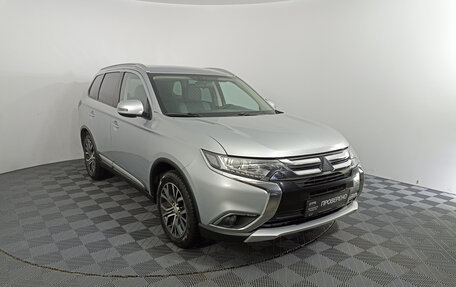 Mitsubishi Outlander III рестайлинг 3, 2018 год, 2 387 000 рублей, 3 фотография