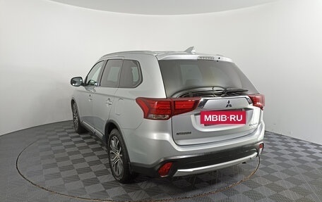 Mitsubishi Outlander III рестайлинг 3, 2018 год, 2 387 000 рублей, 8 фотография