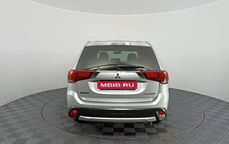 Mitsubishi Outlander III рестайлинг 3, 2018 год, 2 387 000 рублей, 7 фотография