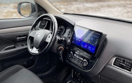 Mitsubishi Outlander III рестайлинг 3, 2017 год, 2 400 000 рублей, 16 фотография