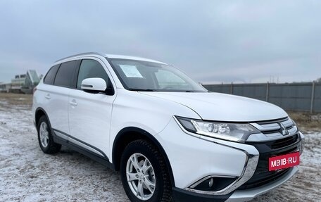 Mitsubishi Outlander III рестайлинг 3, 2017 год, 2 400 000 рублей, 14 фотография