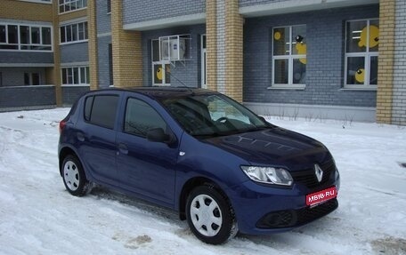 Renault Sandero II рестайлинг, 2015 год, 680 000 рублей, 1 фотография