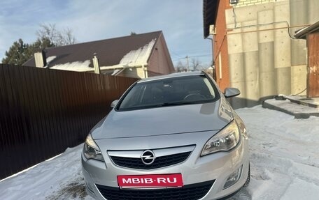 Opel Astra J, 2011 год, 1 170 000 рублей, 22 фотография