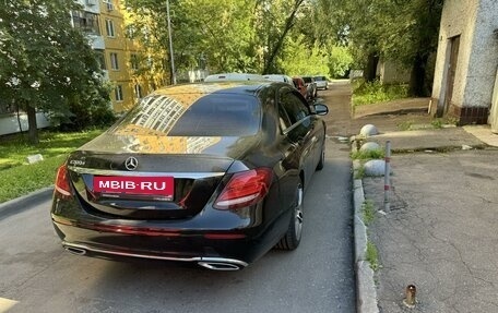 Mercedes-Benz E-Класс, 2019 год, 3 000 000 рублей, 5 фотография