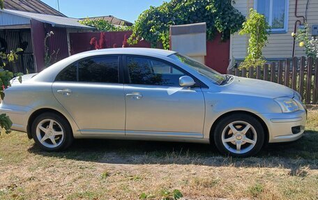 Toyota Avensis III рестайлинг, 2004 год, 900 000 рублей, 1 фотография